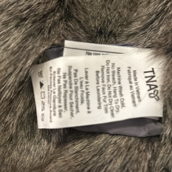 Aritzia TNA Niseko Size Medium Jacket - Mint condition - Picture 15 of 16